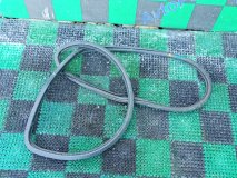 Уплотнительная резинка стекла правая TOYOTA GRANVIA VCH10 2000 5VZ