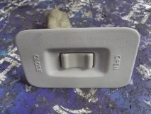 Кнопка люка Toyota Grand Hiace VCH16