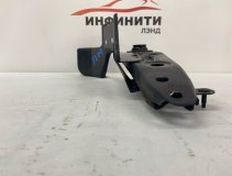 Кронштейн подрамника левый задний Infiniti M37 Y51 2013 VQ37HR