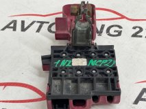 Клемма плюсовая (блок предохранителей) TOYOTA FUNCARGO NCP21 2003 1NZ-FE Клемма плюсовая (блок предохранителей) TOYOTA FUNCARGO NCP21 2003 1NZ-FE