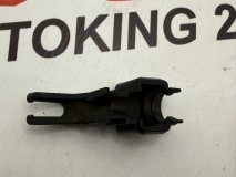 Фиксатор топливного шланга TOYOTA KLUGER V MCU20 2001 1MZ-FE