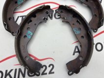 Колодки тормозные барабанные задние TOYOTA FUNCARGO NCP21 2003 1NZ-FE