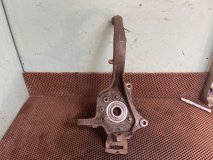 Поворотный кулак левый передний Chrysler Sebring седан 2004