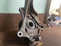 Поворотный кулак правый передний Chrysler Sebring седан 2004