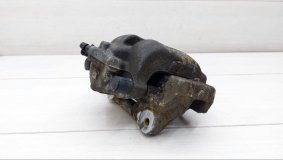 Суппорт тормозной правый передний BMW 3 - Series F30 2015 N47