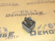 Реле 373 Volkswagen Passat B5 3B2 2000 AGZ Реле 373 Volkswagen Passat B5 3B2 2000 AGZ