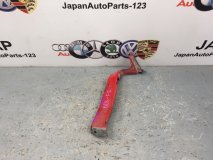 Кронштейн крыла правый передний Audi A4 2010