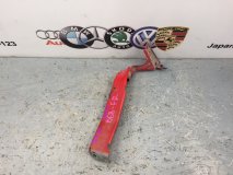 Кронштейн крыла правый передний Audi A4 2010