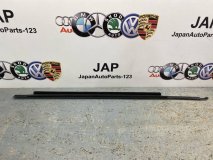 Молдинг стекла правый передний Audi A5 2010