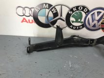 Кронштейн крепления крыла левый передний Audi A4 2010 Кронштейн крепления крыла левый передний Audi A4 2010