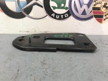 Кронштейн усилителя бампера левый Audi A4 2010 Кронштейн усилителя бампера левый Audi A4 2010