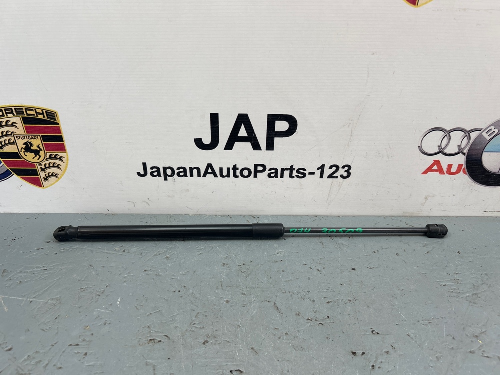 Амортизатор багажника Audi A3 2010 (б/у)