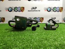 Петля двери правая задняя Volkswagen Passat 2012