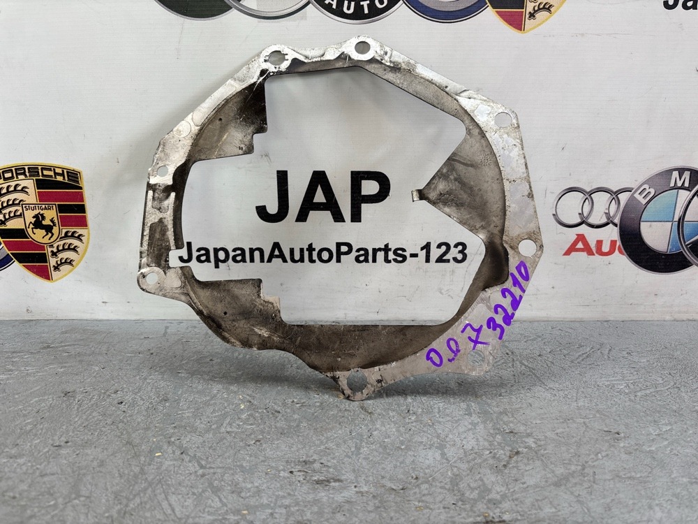 Промежуточная пластина КПП Volkswagen Touran 2011 (б/у)