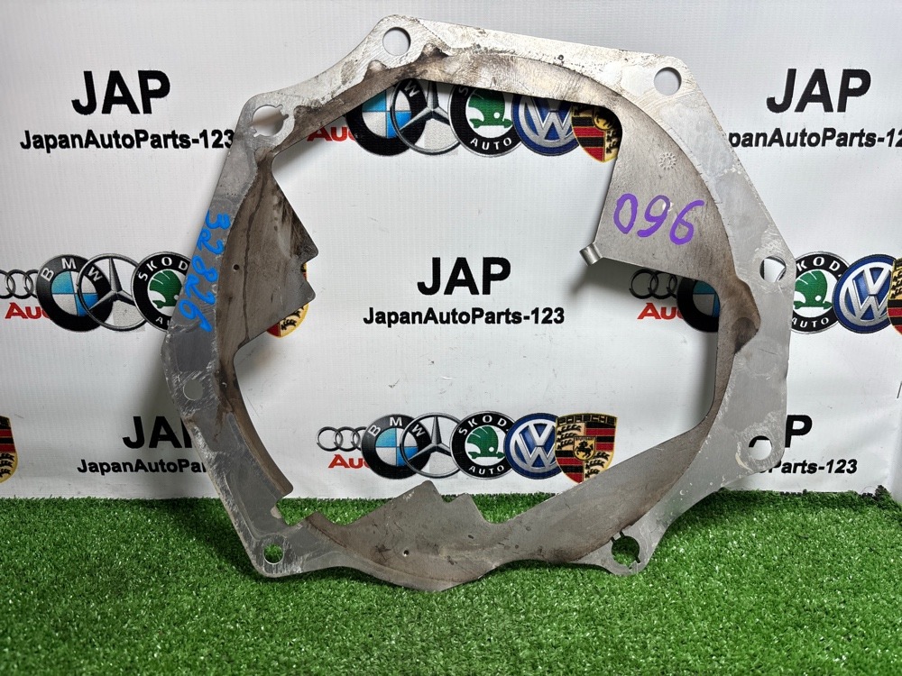 Промежуточная пластина КПП Audi A1 2011 (б/у)