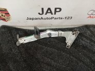 Кронштейн крыла левый передний Audi A4 2009