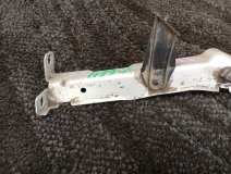 Кронштейн крыла левый передний Audi A4 2009 Кронштейн крыла левый передний Audi A4 2009