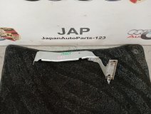 Кронштейн крыла правый передний Audi A4 2009 Кронштейн крыла правый передний Audi A4 2009