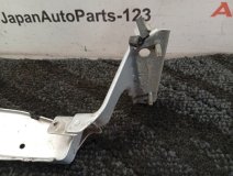 Кронштейн крыла правый передний Audi A4 2009 Кронштейн крыла правый передний Audi A4 2009