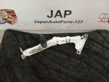 Кронштейн крыла левый передний Audi A4 2009 Кронштейн крыла левый передний Audi A4 2009