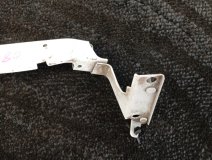 Кронштейн крыла правый передний Audi A4 2009 Кронштейн крыла правый передний Audi A4 2009