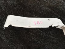 Кронштейн крыла правый передний Audi A4 2009 Кронштейн крыла правый передний Audi A4 2009