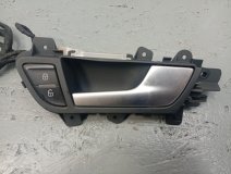 Ручка двери внутренняя правая передняя Audi A4 2013
