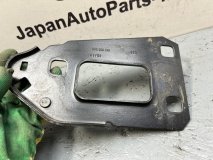 Кронштейн усилителя бампера правый передний Audi A4 2009 Кронштейн усилителя бампера правый передний Audi A4 2009