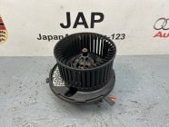 Моторчик отопителя Audi Q3 2012