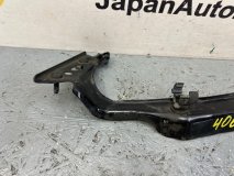 Кронштейн крыла левый передний Audi A4 2013 Кронштейн крыла левый передний Audi A4 2013