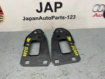 Кронштейн усилителя бампера Audi A4 2009 Кронштейн усилителя бампера Audi A4 2009