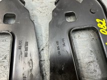 Кронштейн усилителя бампера Audi A4 2009 Кронштейн усилителя бампера Audi A4 2009