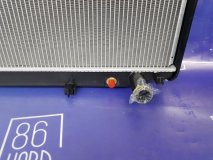 Радиатор охлаждения двигателя Lexus LX470 UZJ100 2UZFE