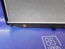 Радиатор охлаждения двигателя Lexus LX470 UZJ100 2UZFE