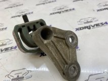 Крепление глушителя BMW 520DX G30 2017 B47D20A Крепление глушителя BMW 520DX G30 2017 B47D20A