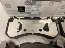 Комплект колодок передних ML,GL,GLS,GLE W166 W292 63AMG Mercedes-Benz GLS W166 2018- 157982