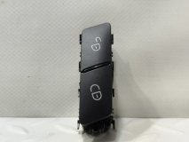Кнопка центрального замка Mercedes-Benz GLS 350 d 4MATIC W166 2017 3.5 Дизель Кнопка центрального замка Mercedes-Benz GLS 350 d 4MATIC W166 2017 3.5 Дизель