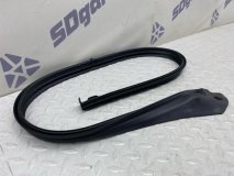 Уплотнительная резинка двери левая передняя Lexus UX 250H 200/250H 2020 2000CC 16-VALVE DOHC