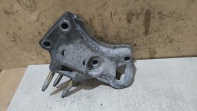 Кронштейн подушки двигателя правый передний ford Fusion Кронштейн подушки двигателя правый передний ford Fusion