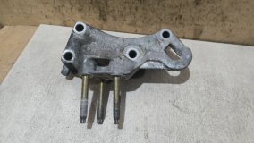 Кронштейн подушки двигателя правый передний ford Fusion Кронштейн подушки двигателя правый передний ford Fusion