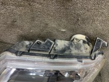 Фара ксеноновая левая Suzuki Escudo TA74V