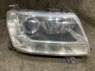 Фара ксеноновая правая Suzuki Escudo TA74V