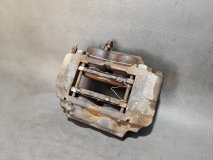 Суппорт тормозной левый передний Toyota Land Cruiser UZJ100L 2001 2UZFE