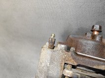 Суппорт тормозной левый передний Toyota Land Cruiser UZJ100L 2001 2UZFE