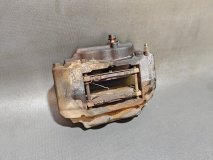 Суппорт тормозной правый передний Toyota Land Cruiser UZJ100L 2001 2UZFE