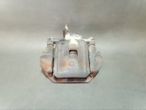 Суппорт тормозной правый задний Toyota Land Cruiser UZJ100L 2001 2UZFE