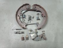 Механизм стояночного тормоза левый задний Toyota Land Cruiser UZJ100L 2001 2UZFE