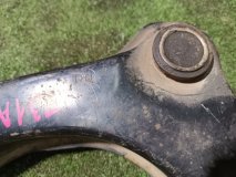 Рычаг верхний правый MITSUBISHI DIAMANTE F31A 1995-2005