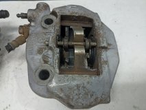 Суппорта тормозные задняя Toyota Celsior UCF30 4.3 3UZ-FE