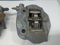 Суппорта тормозные задняя Toyota Celsior UCF30 4.3 3UZ-FE